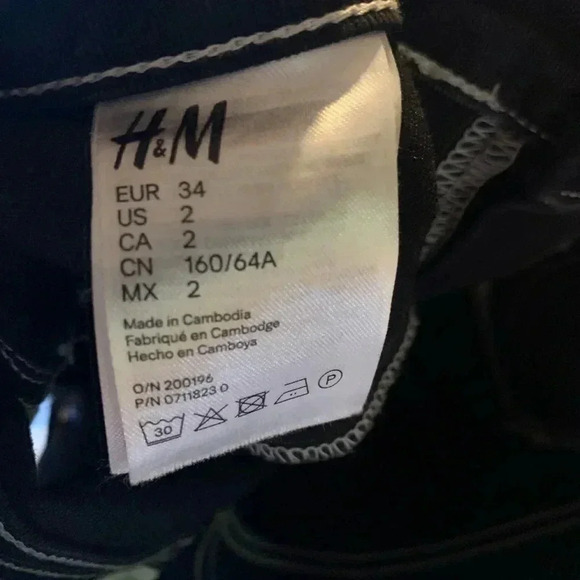 H&M Women’s Jean Shorts  Size 2 - Picture 8 of 8